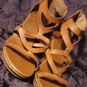 BRASH WEDGE SANDLES